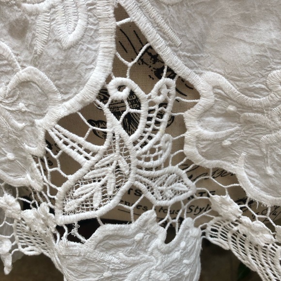 Beautiful Chico’s white tunic top with lovely embroidery  front & back. Size 1 - Picture 3 of 8